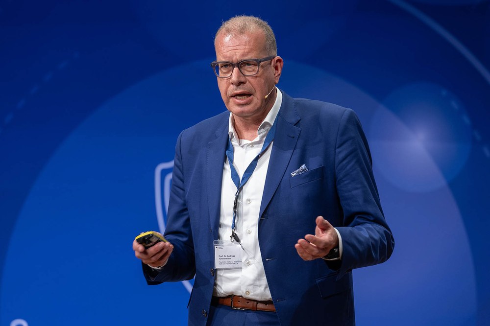 Prof. Dr. Andreas Tünnermann berichtete über den aktuellen Stand der QuNET-Initiative. 