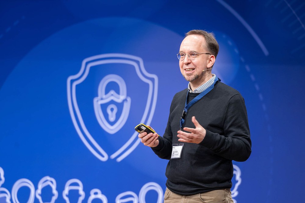 Prof. Dr. Konrad Rieck gab Einblicke in das Projekt AIgenCY. 