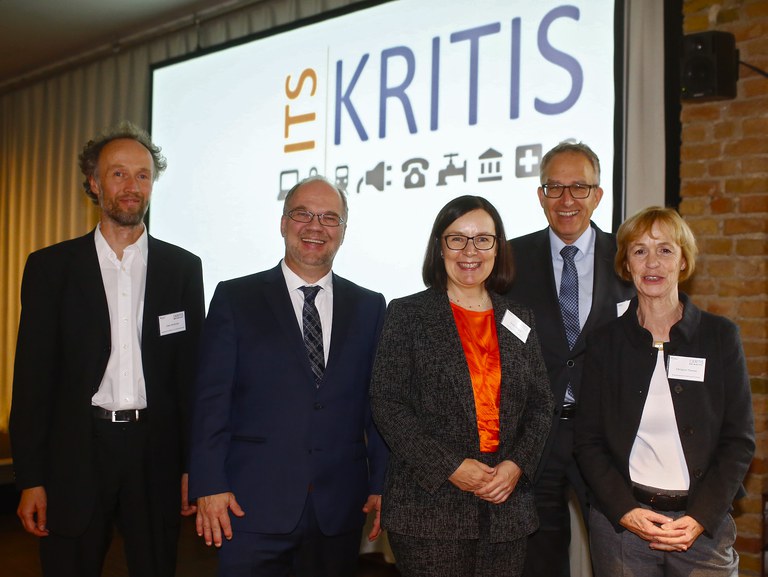 Dr. Uwe Jendricke (BSI), Prof. Dr. Dirk Heckmann (Universität Passau), Prof. Dr. Ulrike Lechner (Universität der Bundeswehr München), Dr. Ulf Lange (BMBF), Dr. Christine Thomas (BMBF)