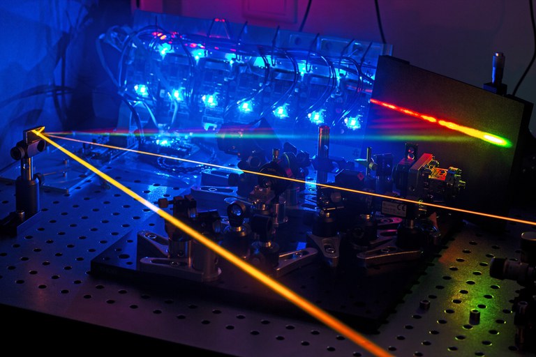 Hochstabiles Frequenzkammspektrum als Basis für Terahertz-Strahlerzeugung.